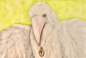 Der weiße Rabe Keylam schaut mit seinen blauen Augen den Betrachter an. Er öffnet seine weißen Schwingen.